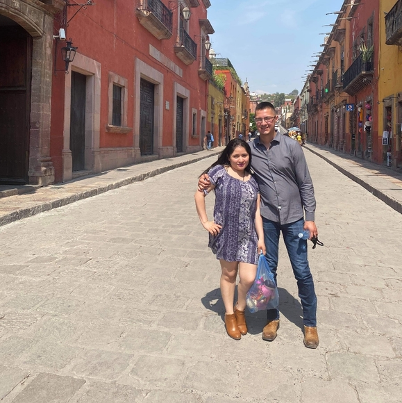 Meet your Posher, Luis - Picture 1 of 1